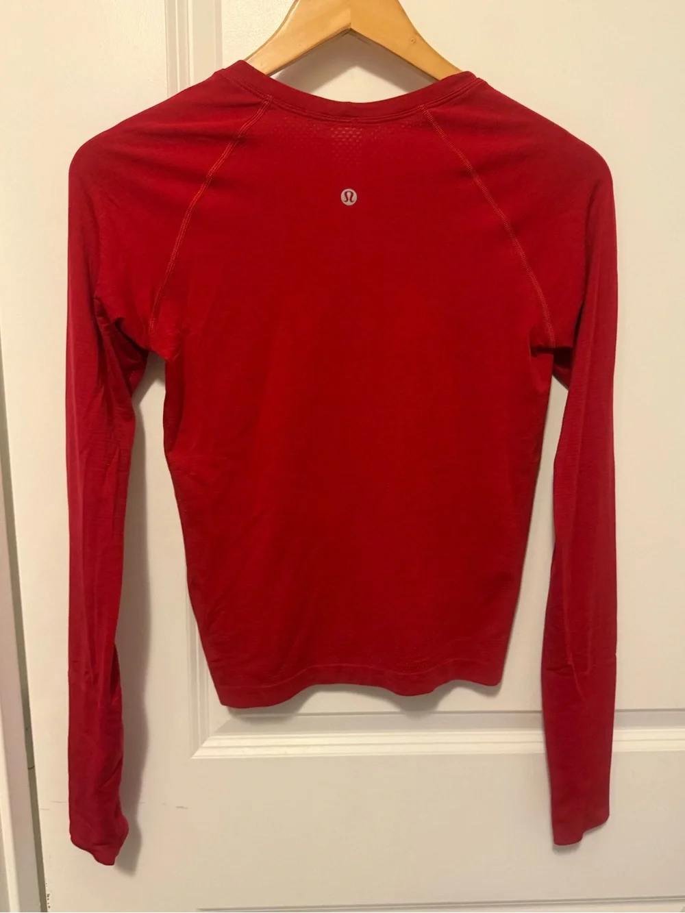 lululemon Long-Sleeve Crew Top in Red. Size 6